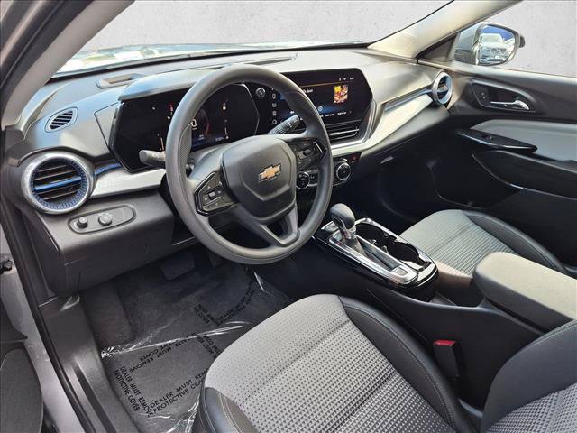Used 2025 Chevrolet Trax LT FWD image 10