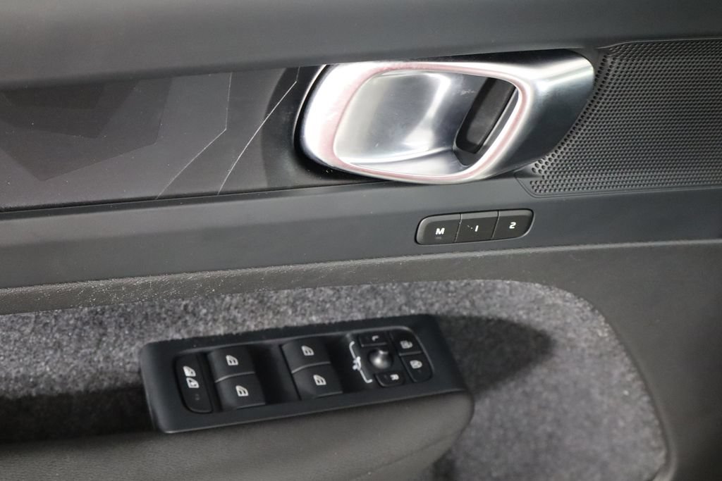 Used 2023 Volvo XC40 Recharge Plus AWD/4WD image 19