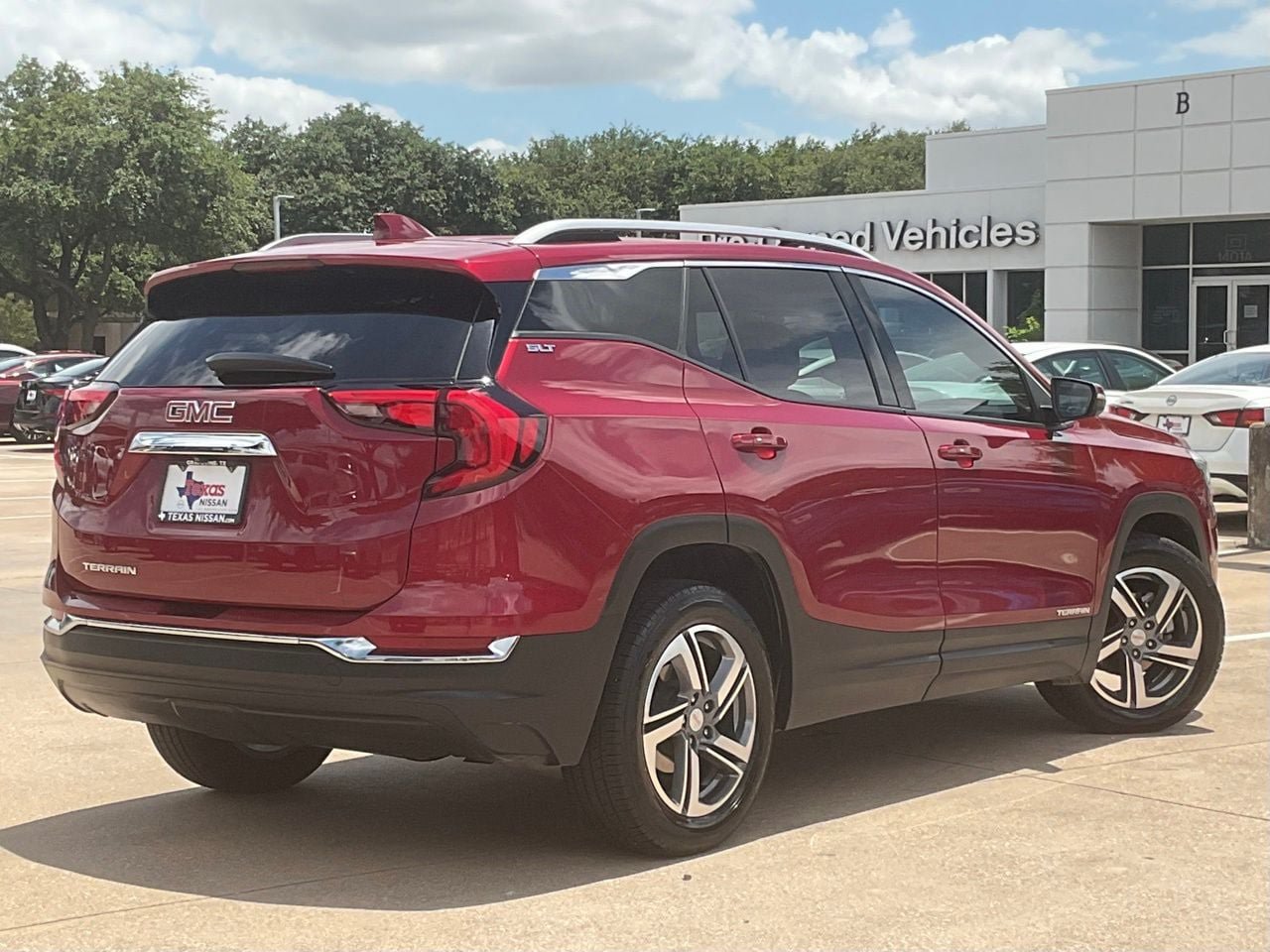 Used 2019 GMC Terrain SLT w/ Preferred Package FWD image 4
