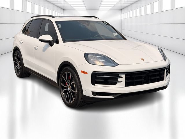 Used 2024 Porsche Cayenne S AWD/4WD image 3