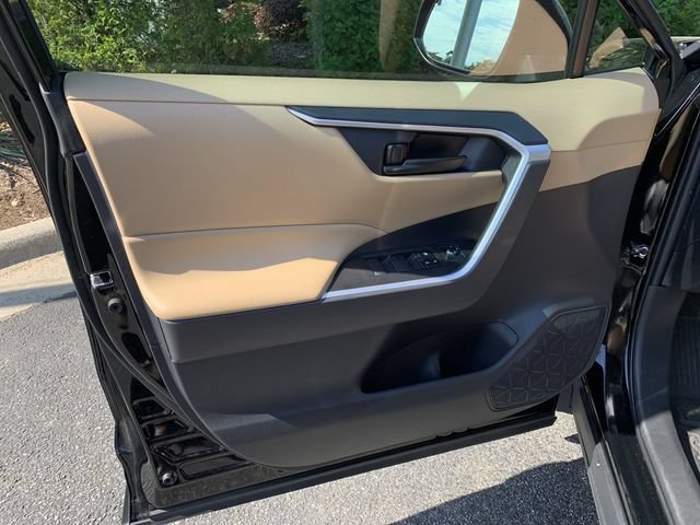 Certified 2025 Toyota RAV4 LE AWD/4WD image 17