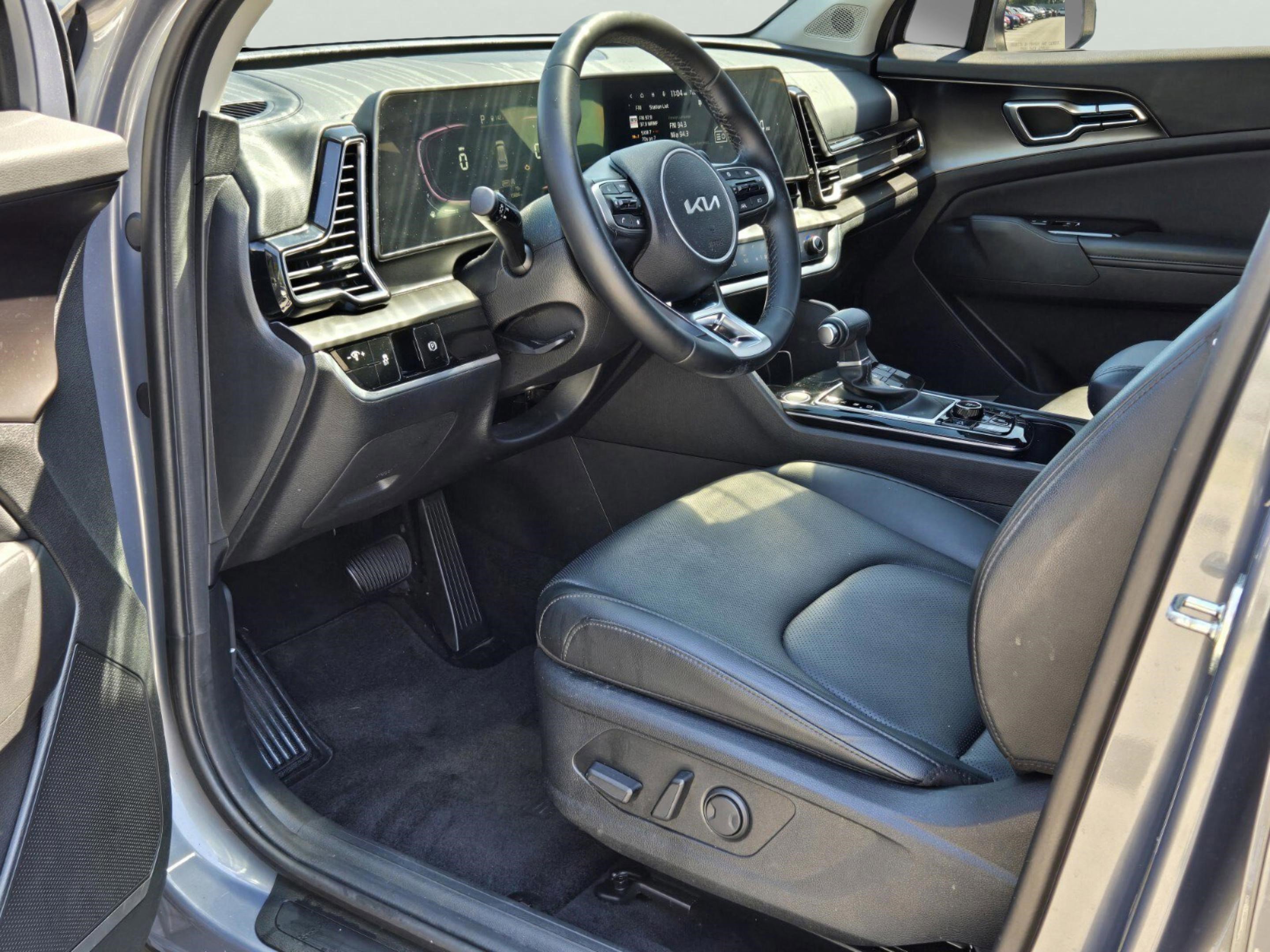 Used 2024 Kia Sportage EX image 17