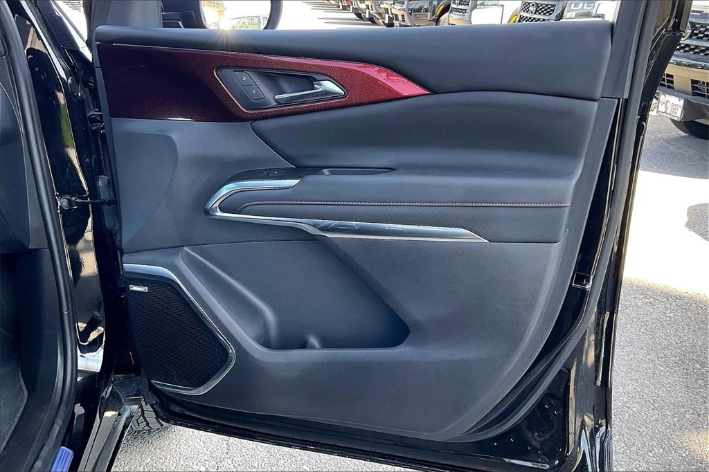 Used 2024 Chevrolet Traverse RS image 24