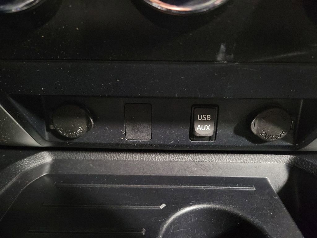 Used 2019 Toyota Tundra SR5 w/ SR5 Upgrade Package image 17