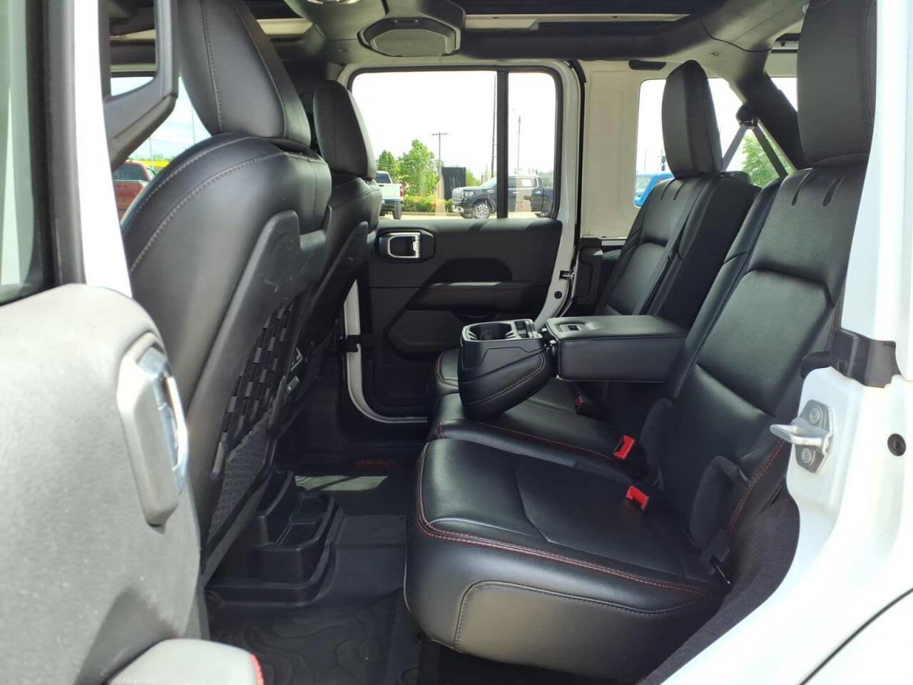 Used 2022 Jeep Wrangler Unlimited Rubicon w/ LED Lighting Group AWD/4WD image 18