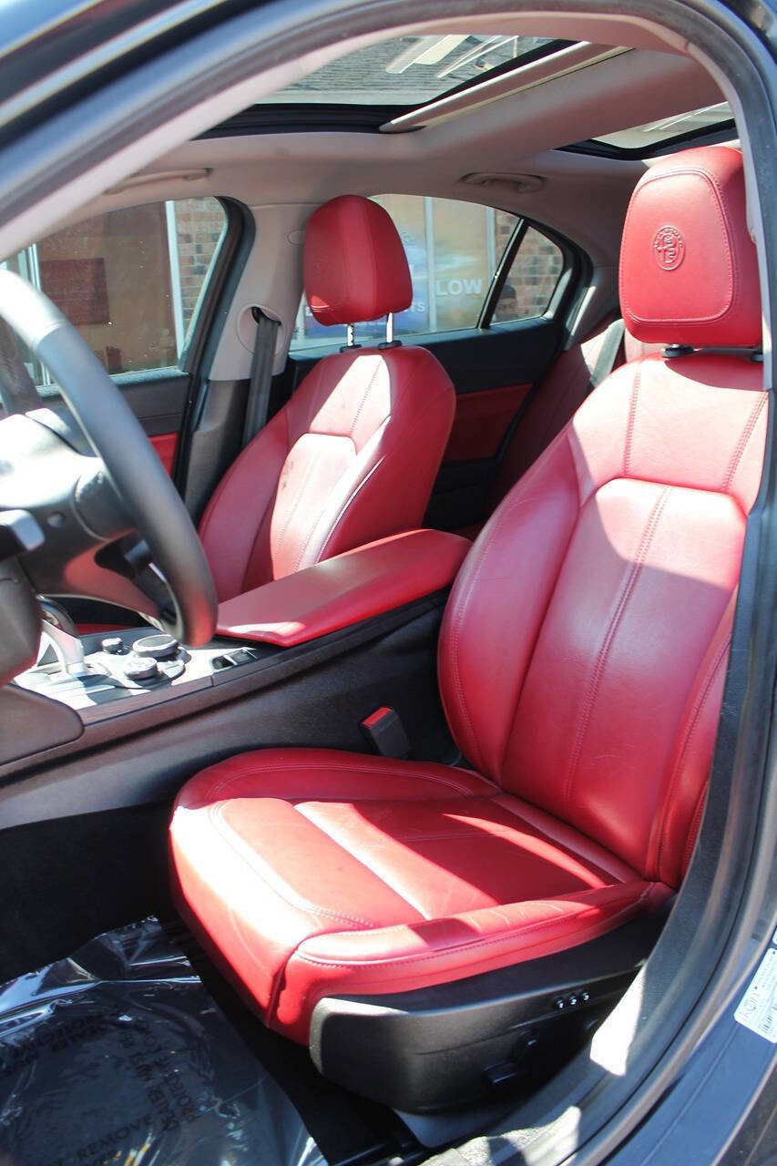 Used 2019 Alfa Romeo Giulia Ti w/ Nero Edizione image 15