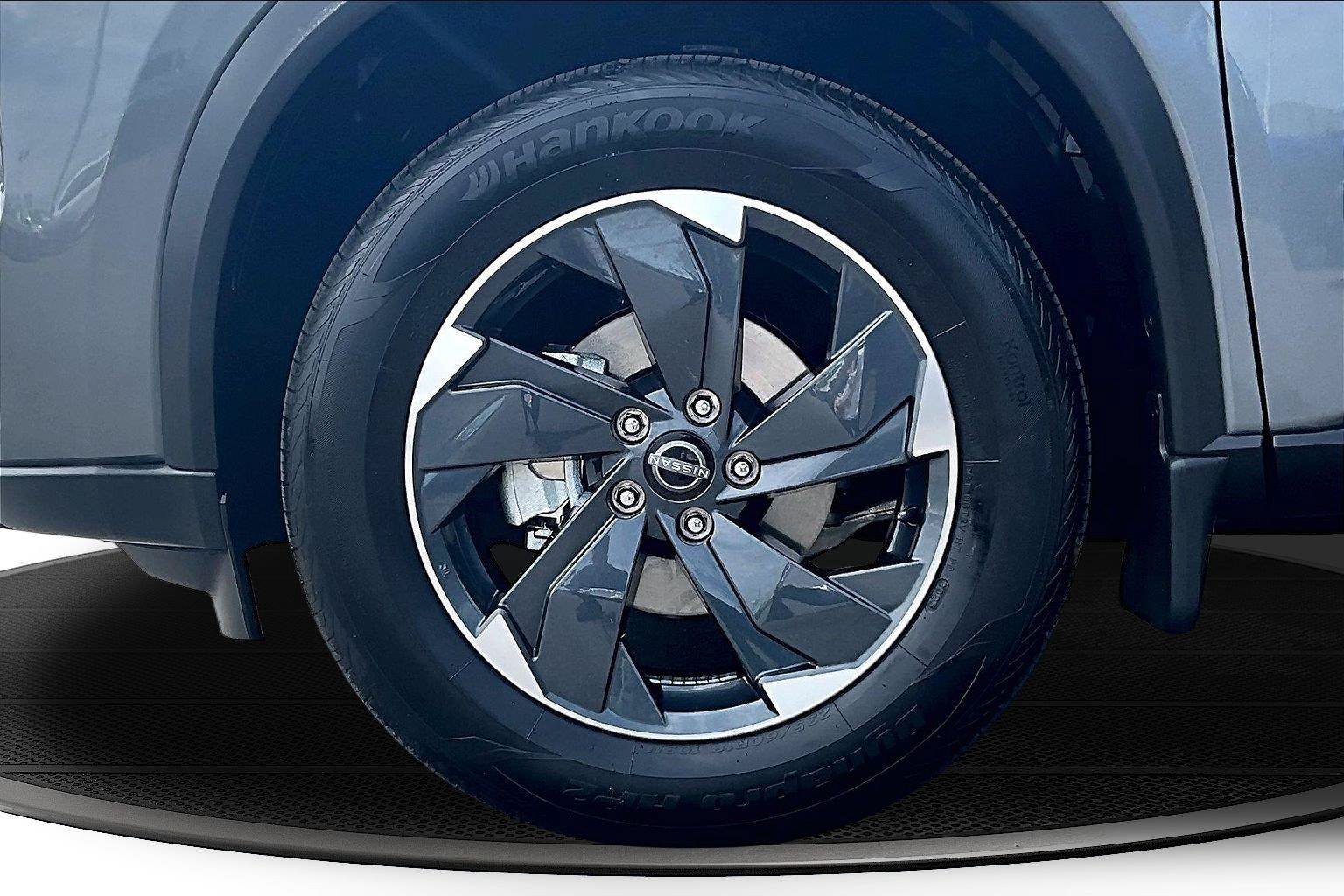 Used 2026 Nissan Rogue SV w/ Cold Weather Package AWD/4WD image 34