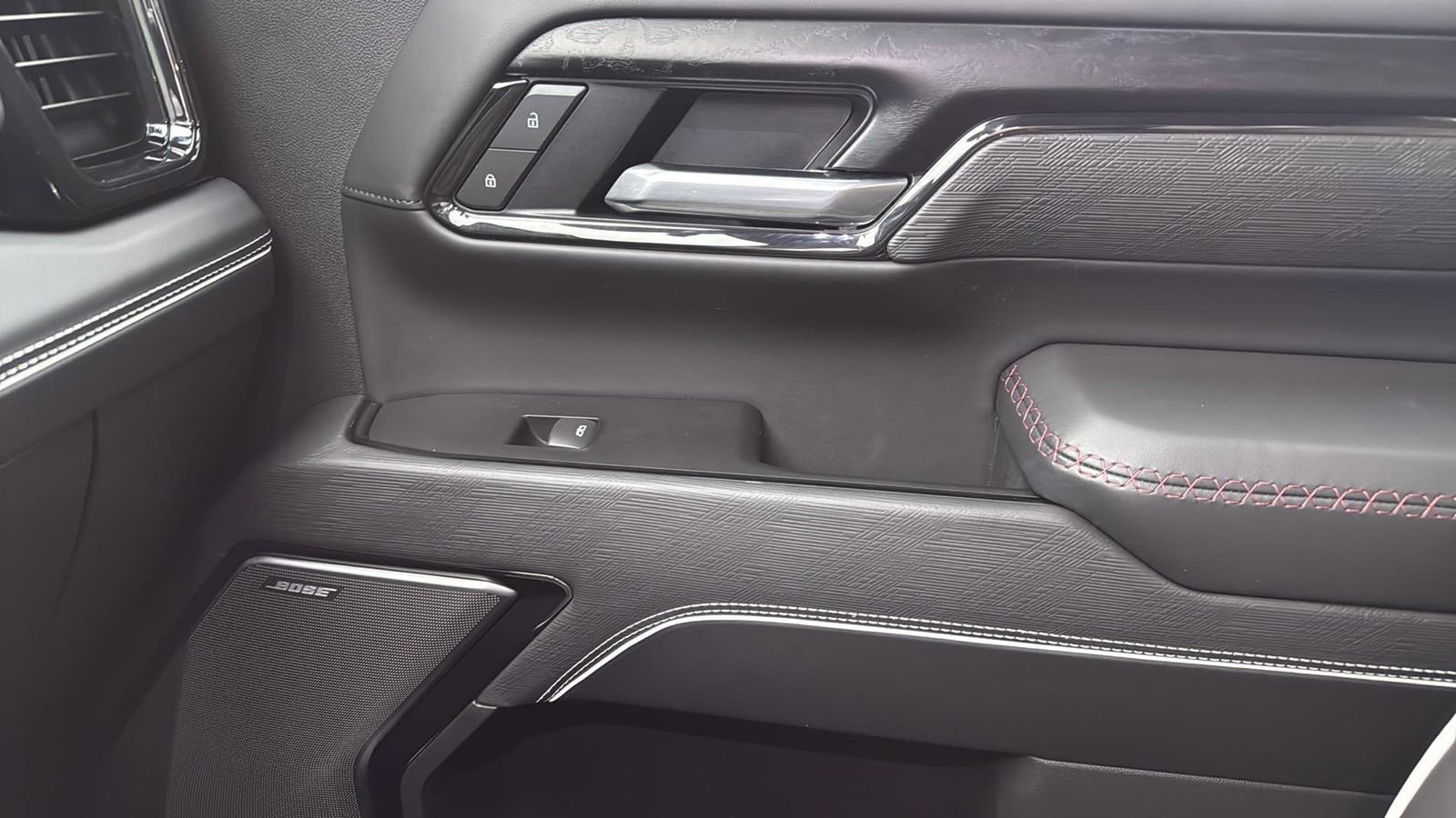 Used 2025 GMC Sierra 2500 AT4X image 24