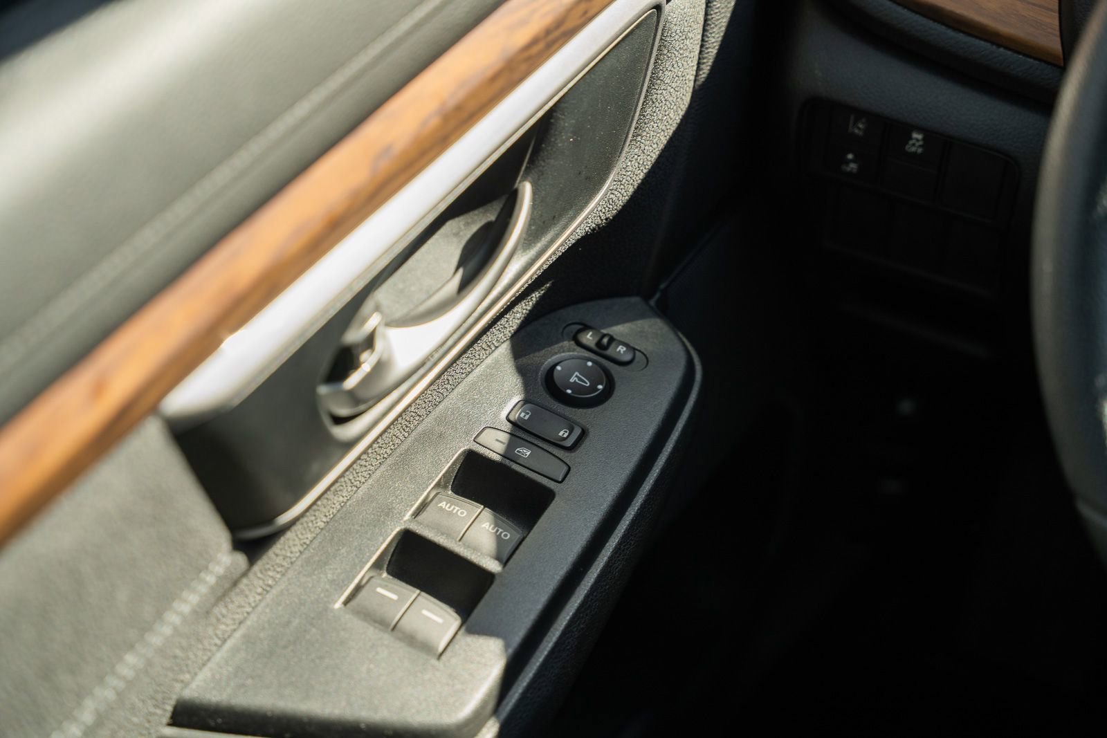 Used 2018 Honda CR-V EX image 28