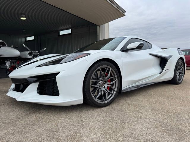 Used 2025 Chevrolet Corvette Z06 image 3