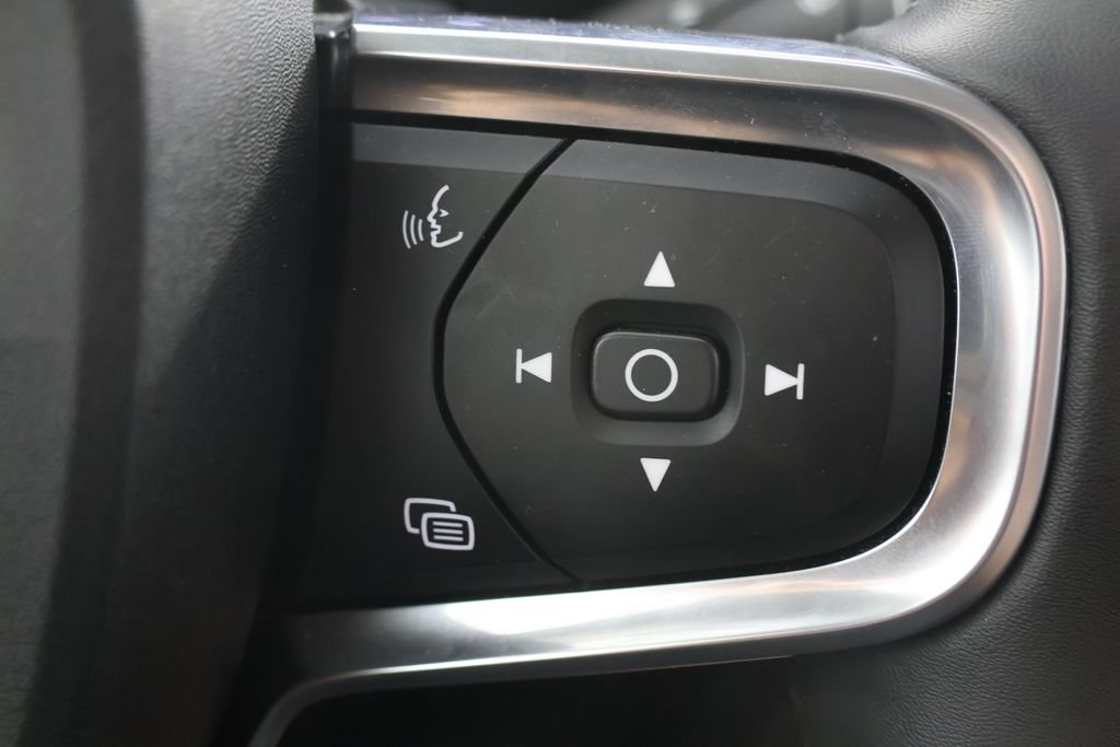 Used 2024 Volvo XC40 B5 Plus AWD/4WD image 12