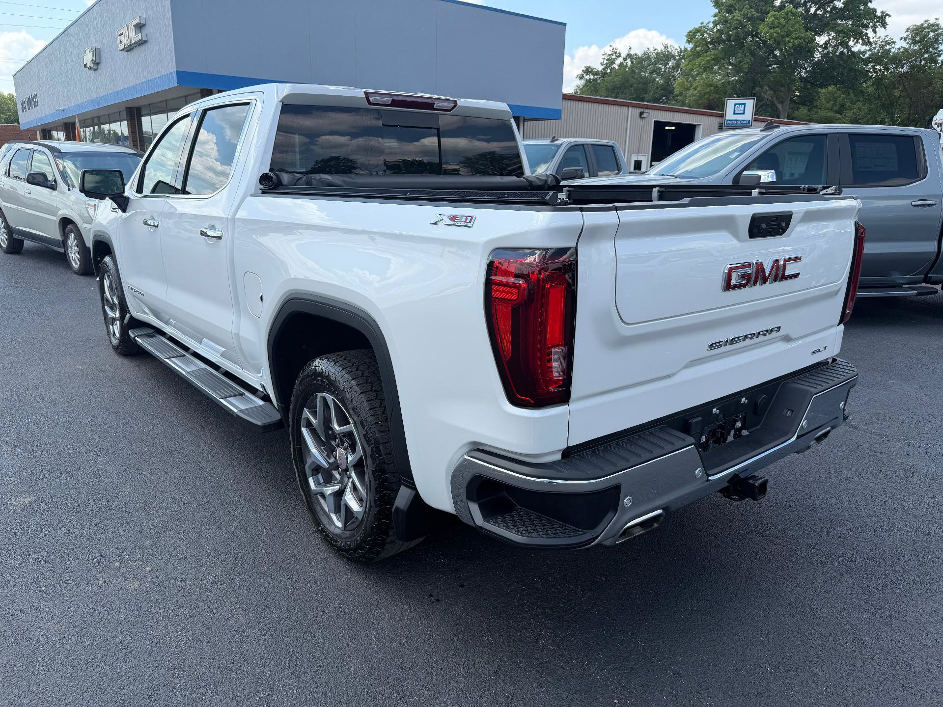 Used 2024 GMC Sierra 1500 SLT w/ SLT Premium Plus Package AWD/4WD image 3