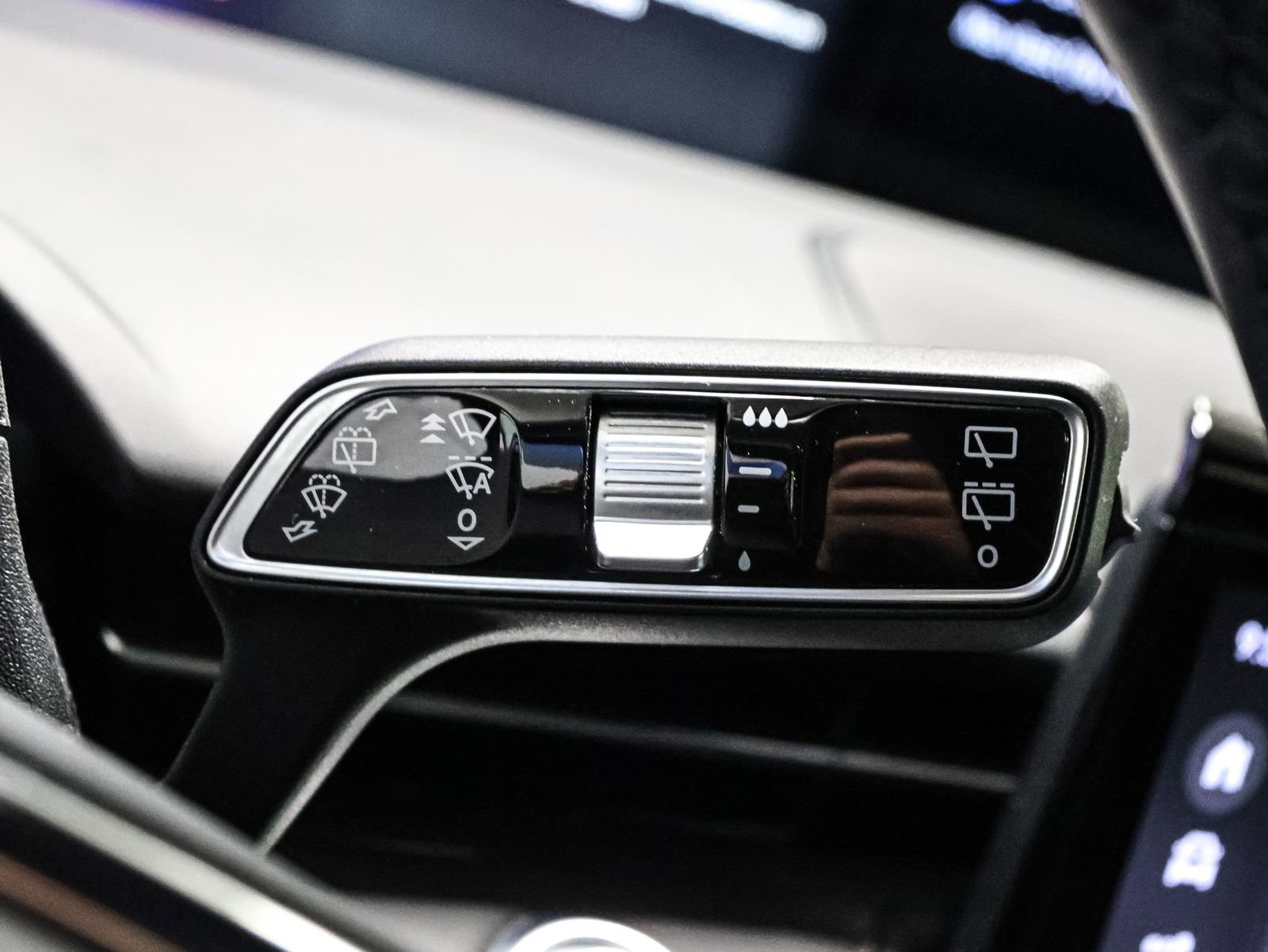 Used 2025 Lincoln Nautilus Reserve w/ Jet Appearance Package image 41