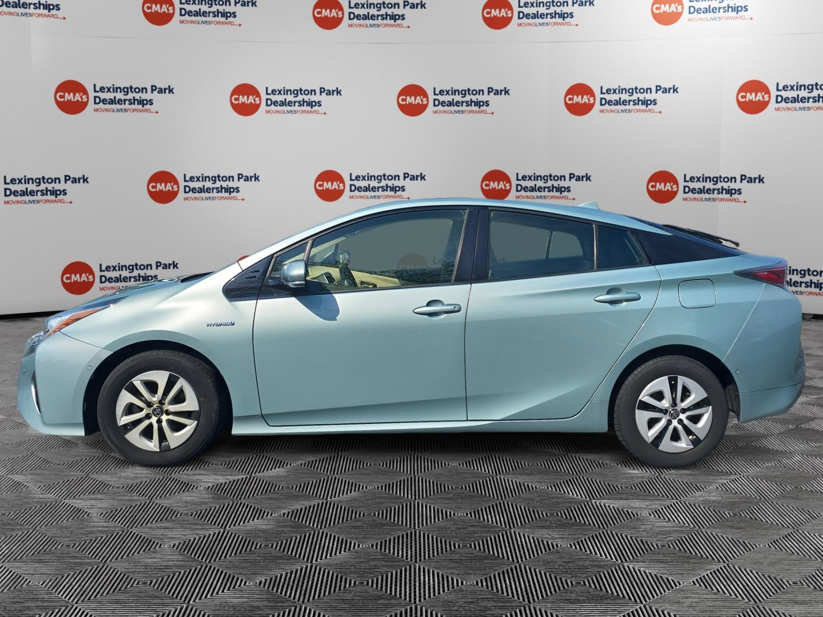 Used 2017 Toyota Prius Two w/ Prius Two Safety Plus Package FWD image 4