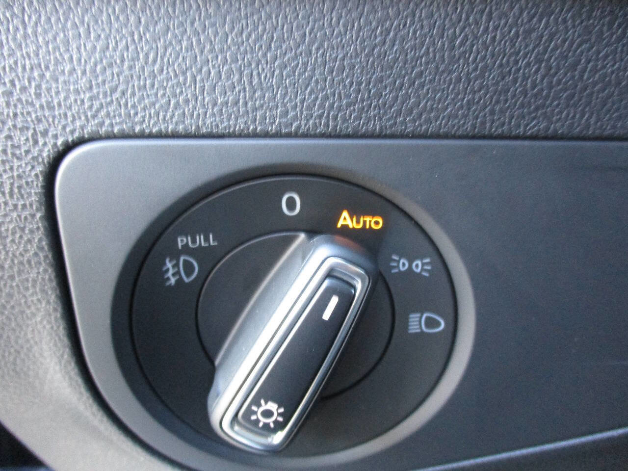 Used 2021 Volkswagen Tiguan SE R-Line image 28