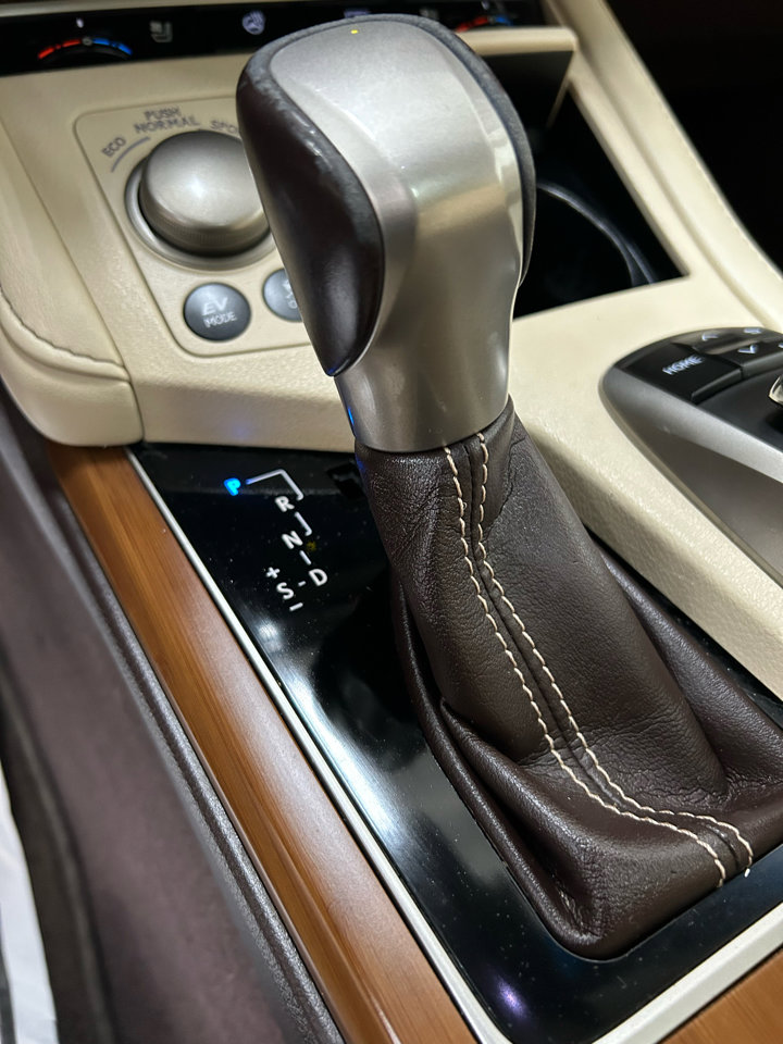 Used 2017 Lexus ES 300h w/ Luxury Package image 42