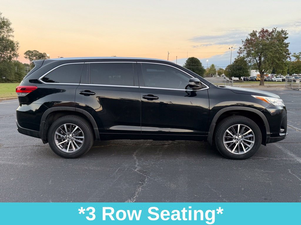 Used 2017 Toyota Highlander XLE w/ Carpet Mat Package AWD/4WD image 11