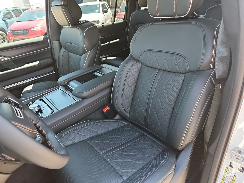 New 2026 Jeep Grand Wagoneer Summit AWD/4WD image 16