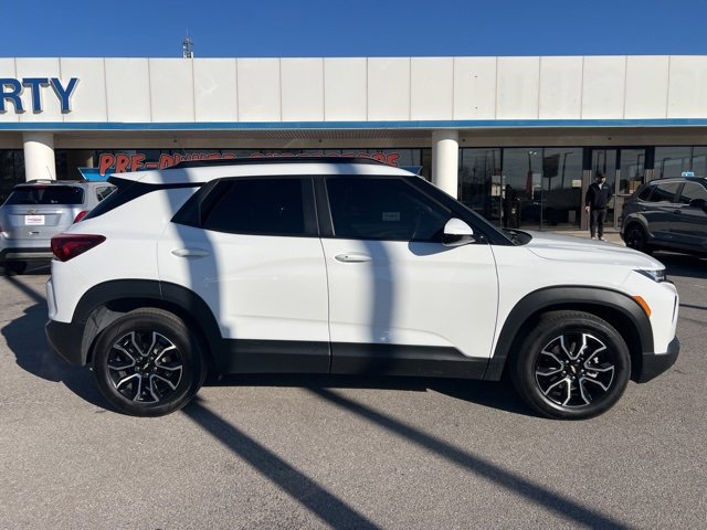 Used 2023 Chevrolet TrailBlazer ACTIV image 2