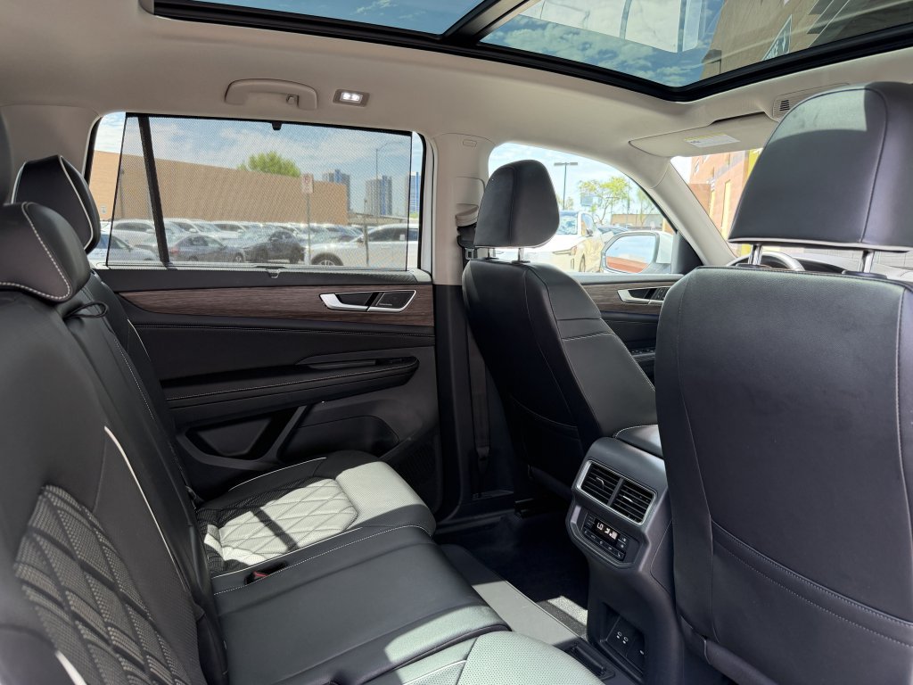 Used 2024 Volkswagen Atlas SEL Premium R-Line AWD/4WD image 43