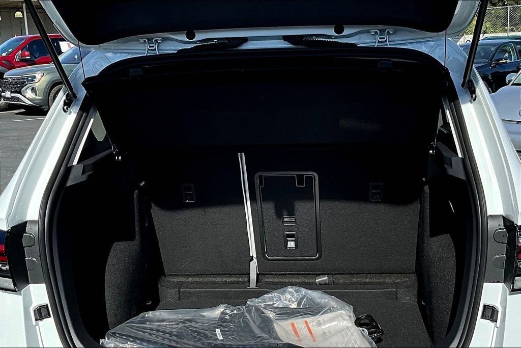 New 2026 Volkswagen Taos SE image 23