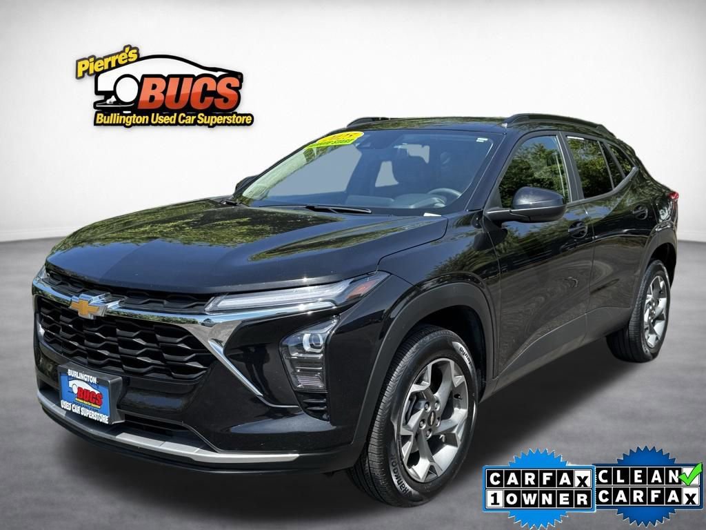Used 2025 Chevrolet Trax LT FWD image 1
