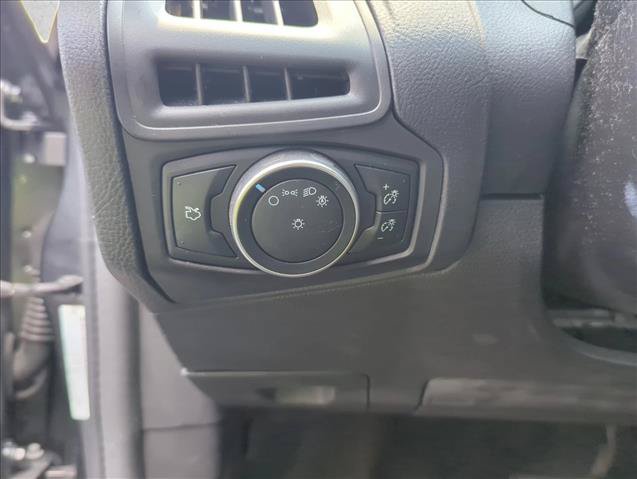 Used 2017 Ford Focus SE FWD image 11