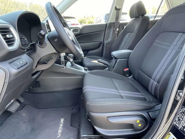 Certified 2021 Hyundai Venue SEL FWD image 10