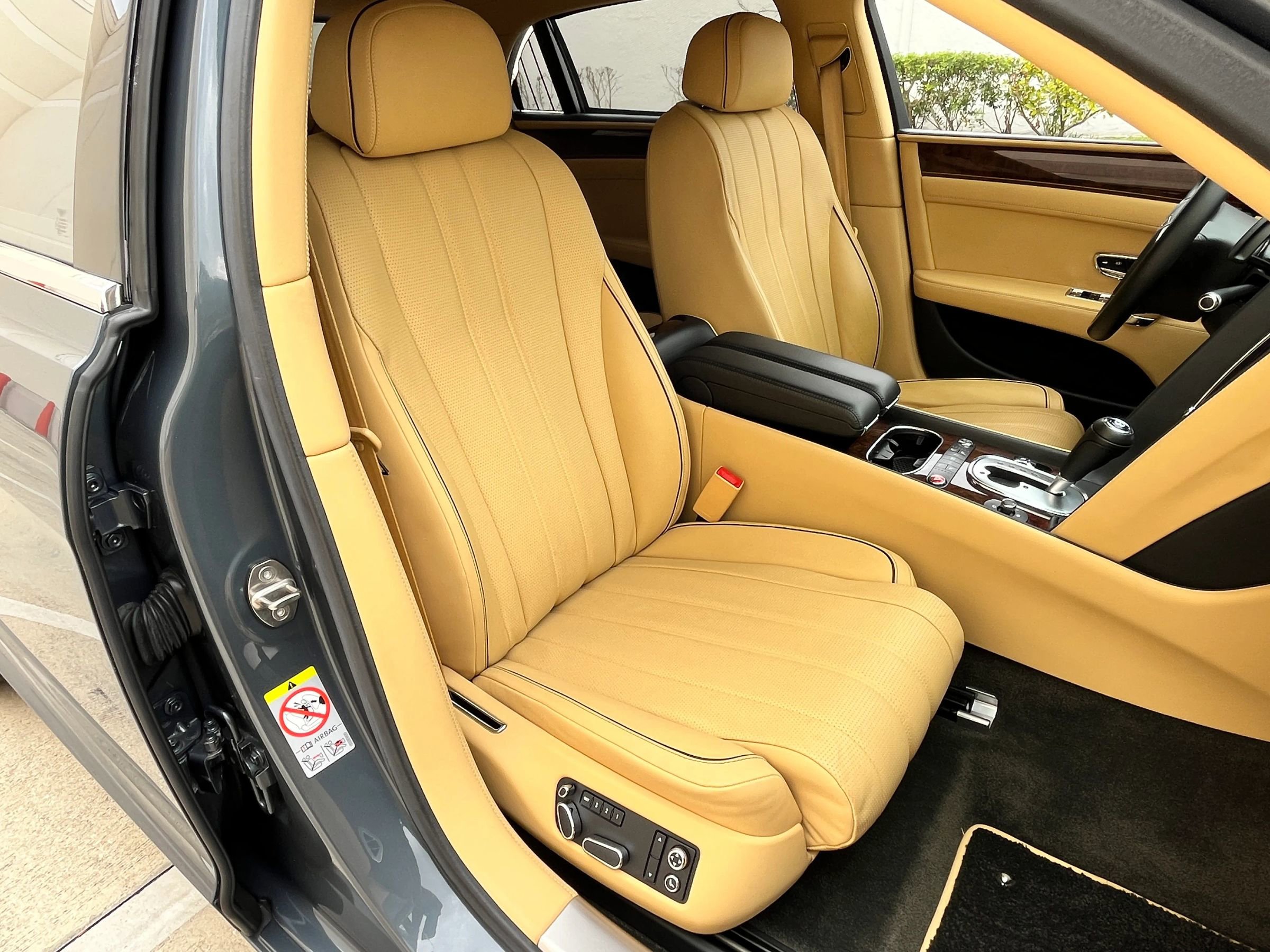 Used 2015 Bentley Flying Spur W12 image 17