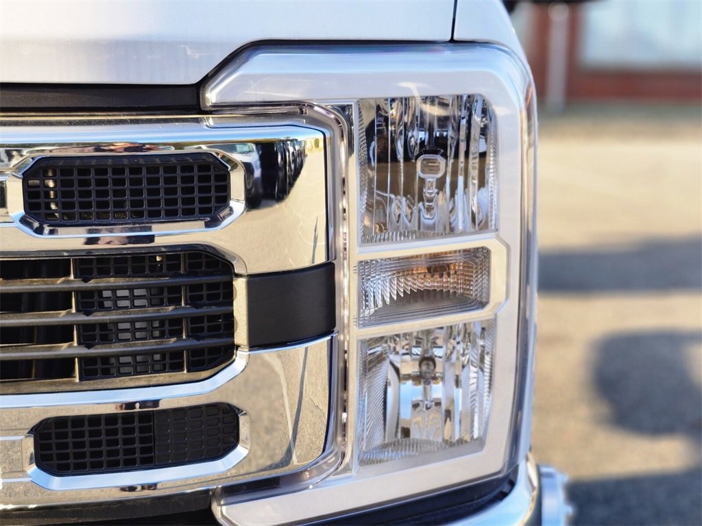 New 2025 Ford F350 XL w/ XL Chrome Package image 5