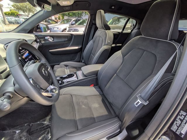 Certified 2023 Volvo C40 P8 Recharge Ultimate w/ Protection Package Premier AWD/4WD image 13