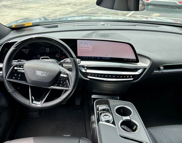 Used 2024 Cadillac Lyriq Luxury AWD/4WD image 9