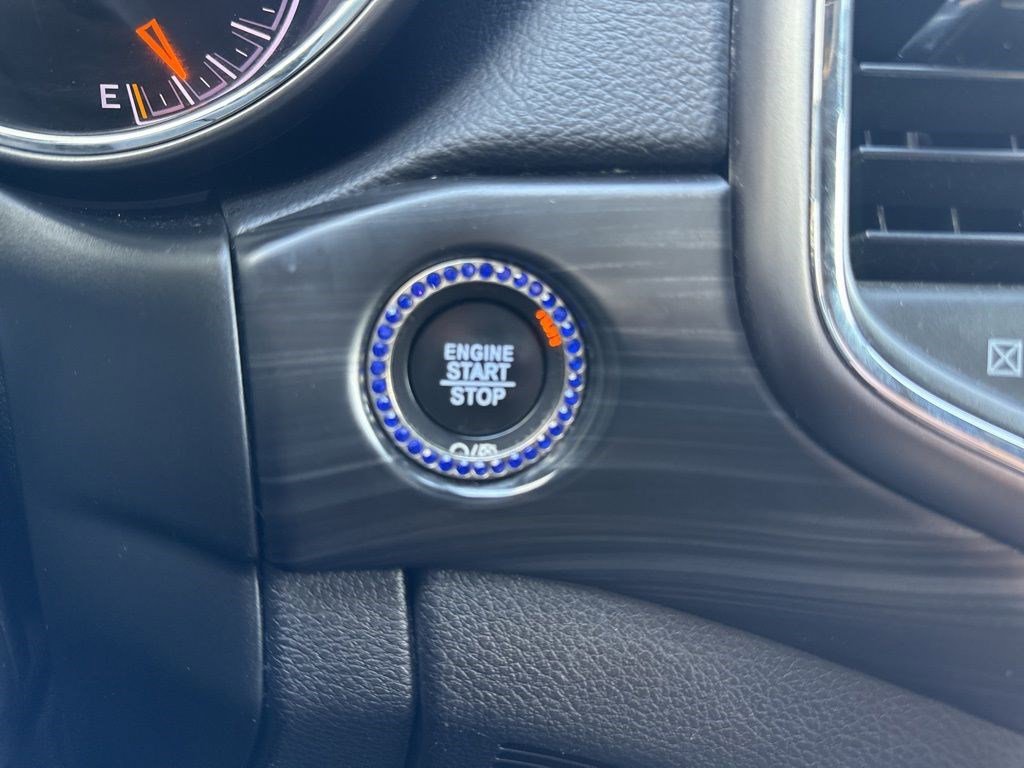 Used 2019 Jeep Grand Cherokee Laredo AWD/4WD image 18