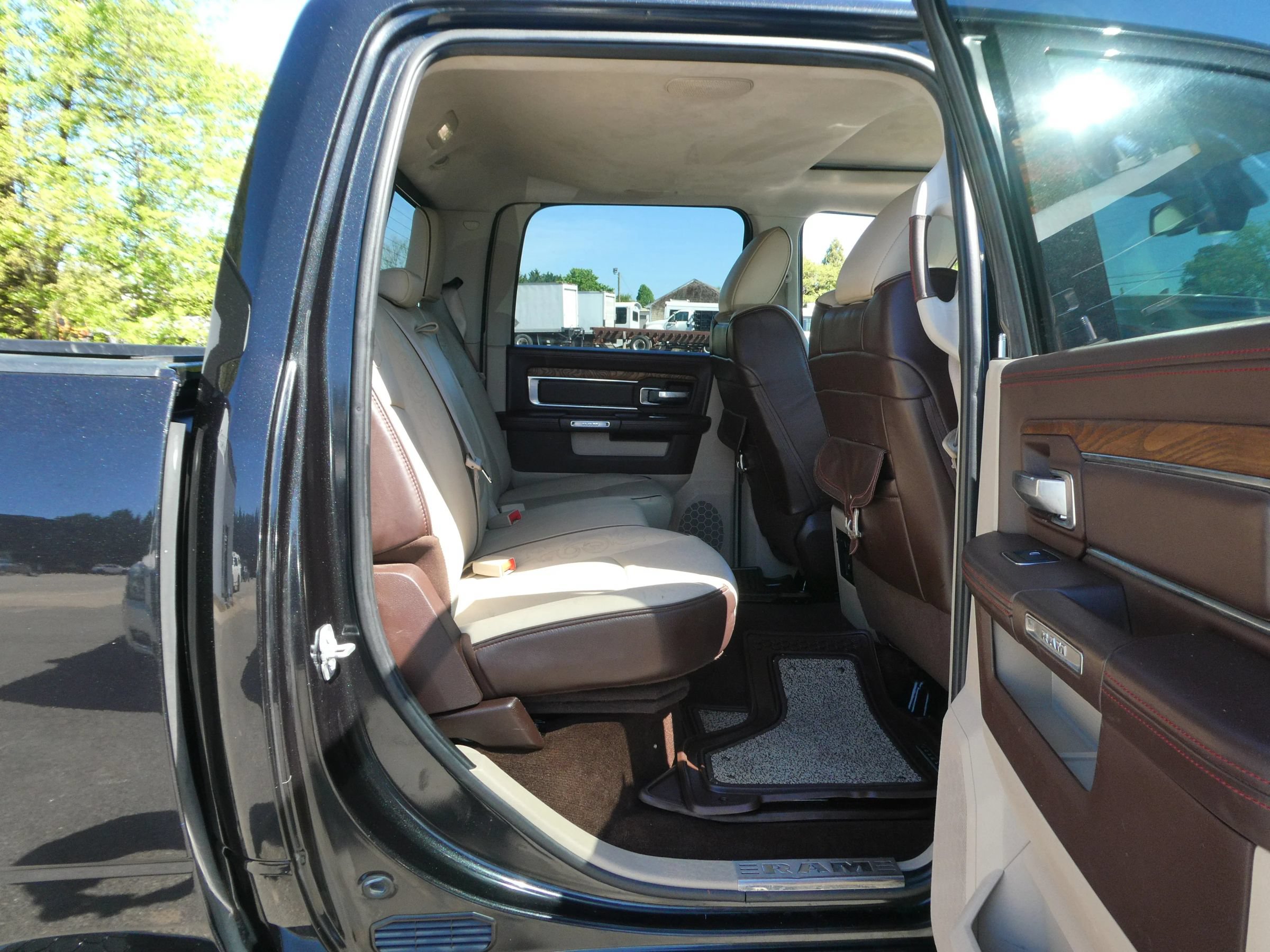 Used 2018 RAM 1500 Laramie Longhorn w/ Longhorn Southfork Package AWD/4WD image 29