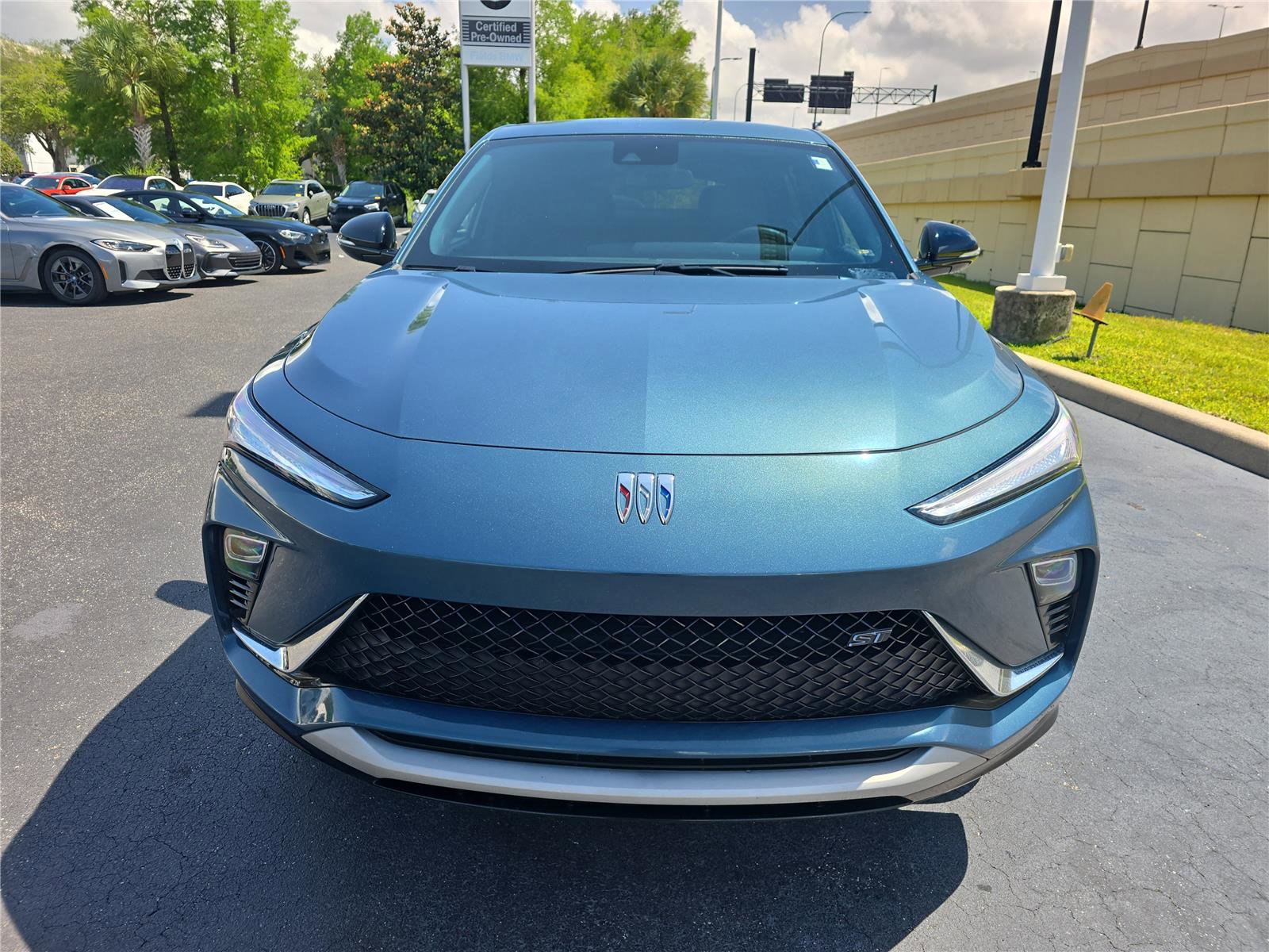 Used 2024 Buick Envista Sport Touring w/ Convenience II Package FWD image 2