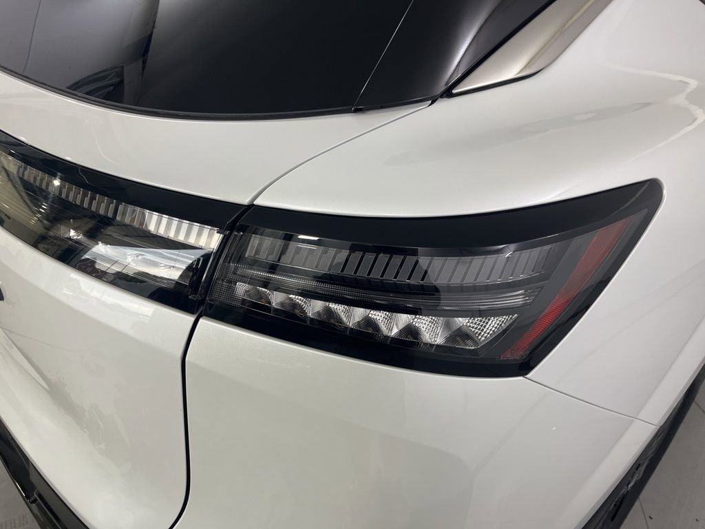 Used 2025 Nissan Murano SV image 47