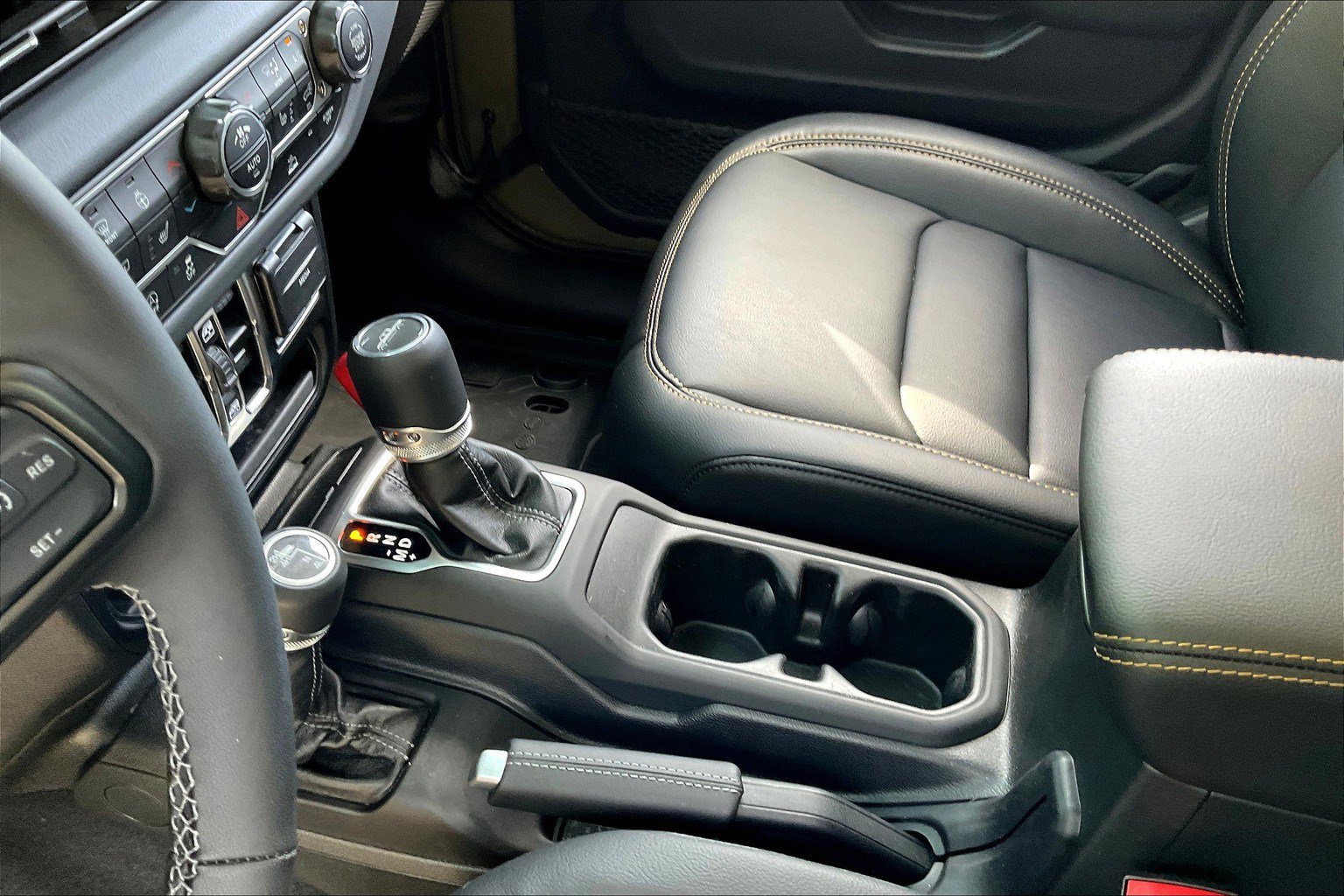 Certified 2025 Jeep Gladiator Sport image 13