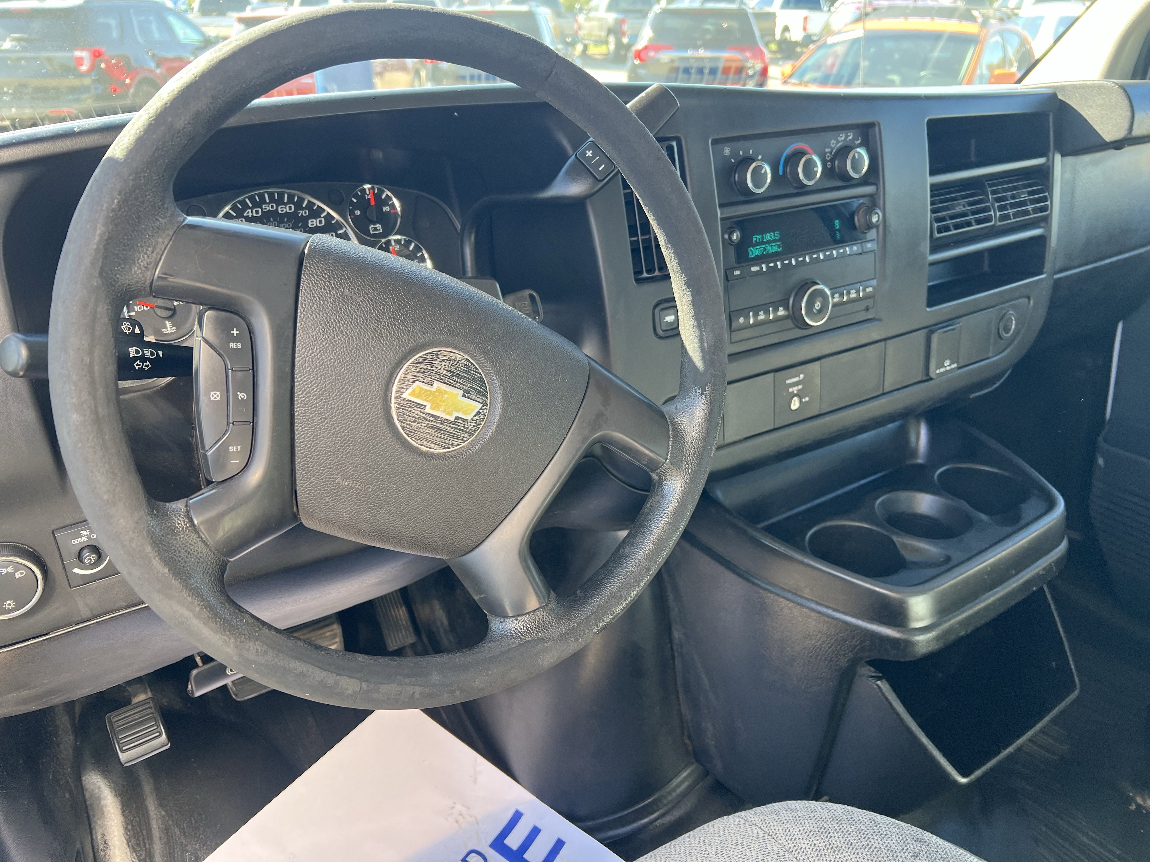 Used 2015 Chevrolet Express 3500 Extended image 15