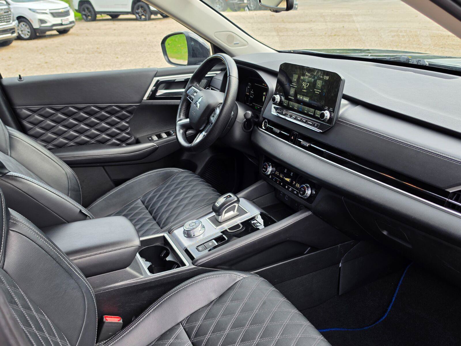 Used 2024 Mitsubishi Outlander 4WD Plug-In Hybrid image 10