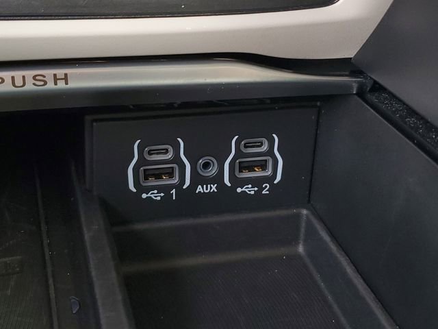 Used 2023 Chrysler Pacifica Limited image 34