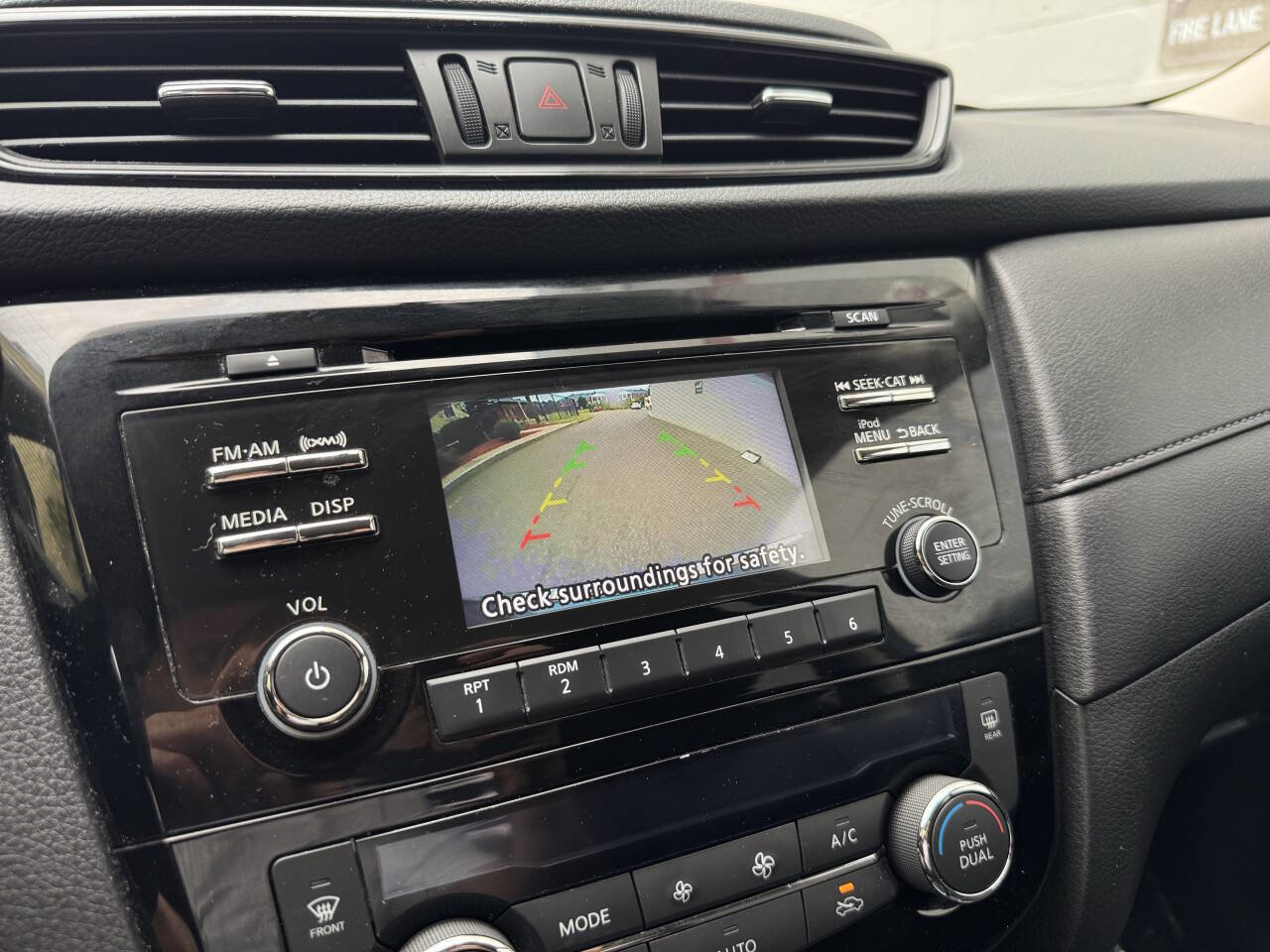 Used 2017 Nissan Rogue SV image 32