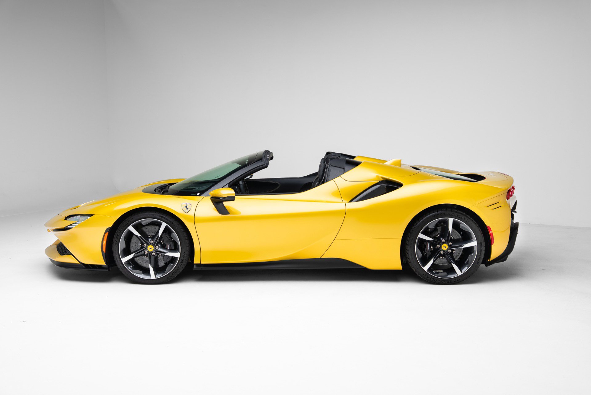 Used 2023 Ferrari SF90 Spider AWD/4WD image 10