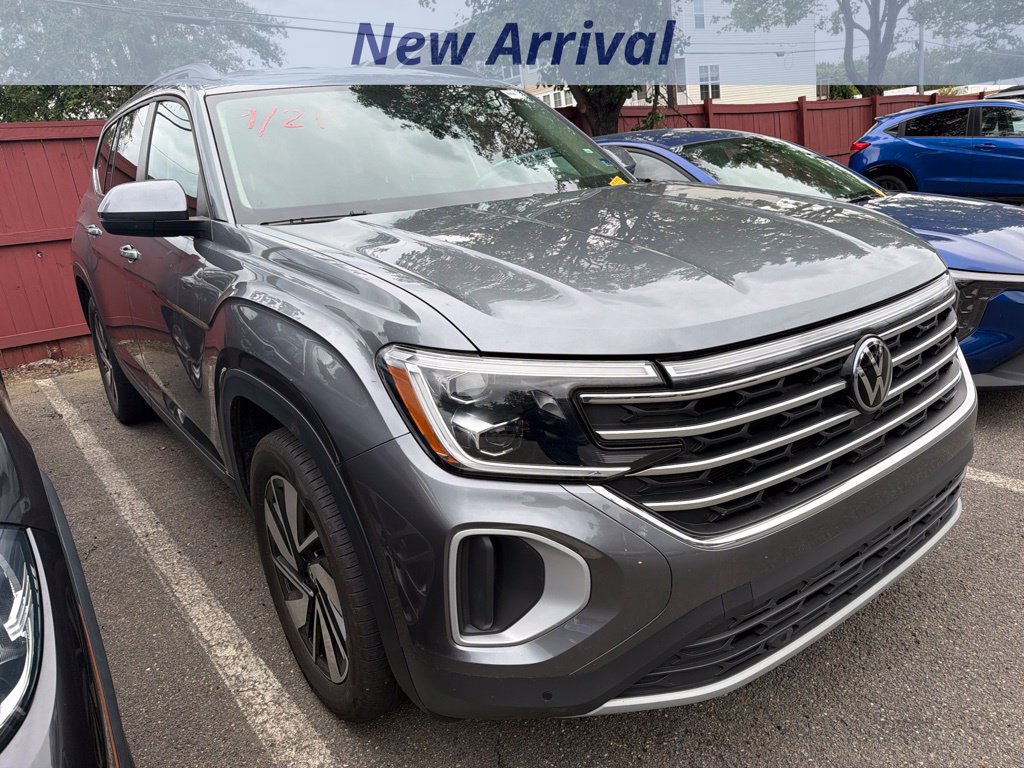 Used 2025 Volkswagen Atlas SE AWD/4WD image 2