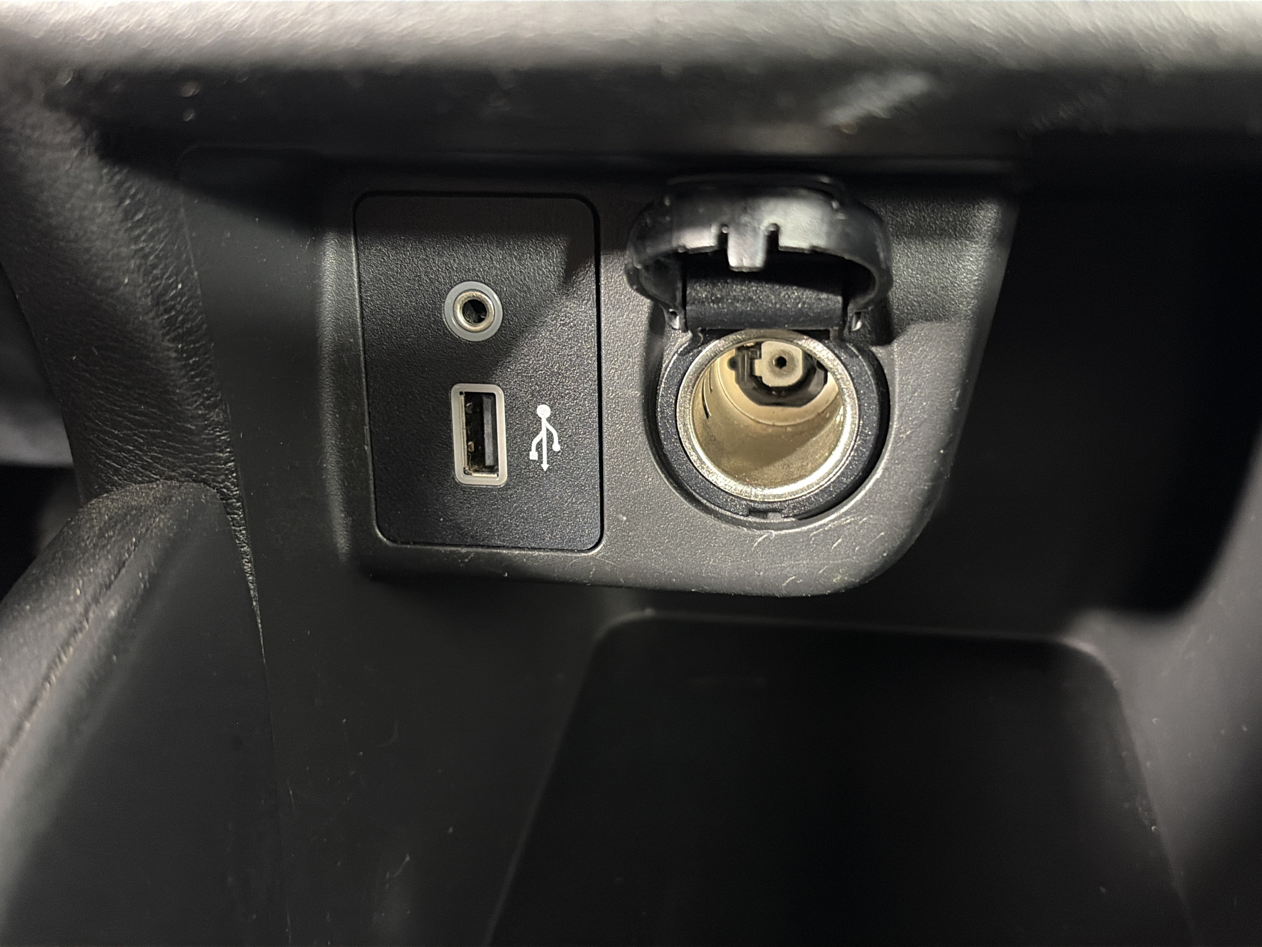Used 2020 Nissan Versa S FWD image 23
