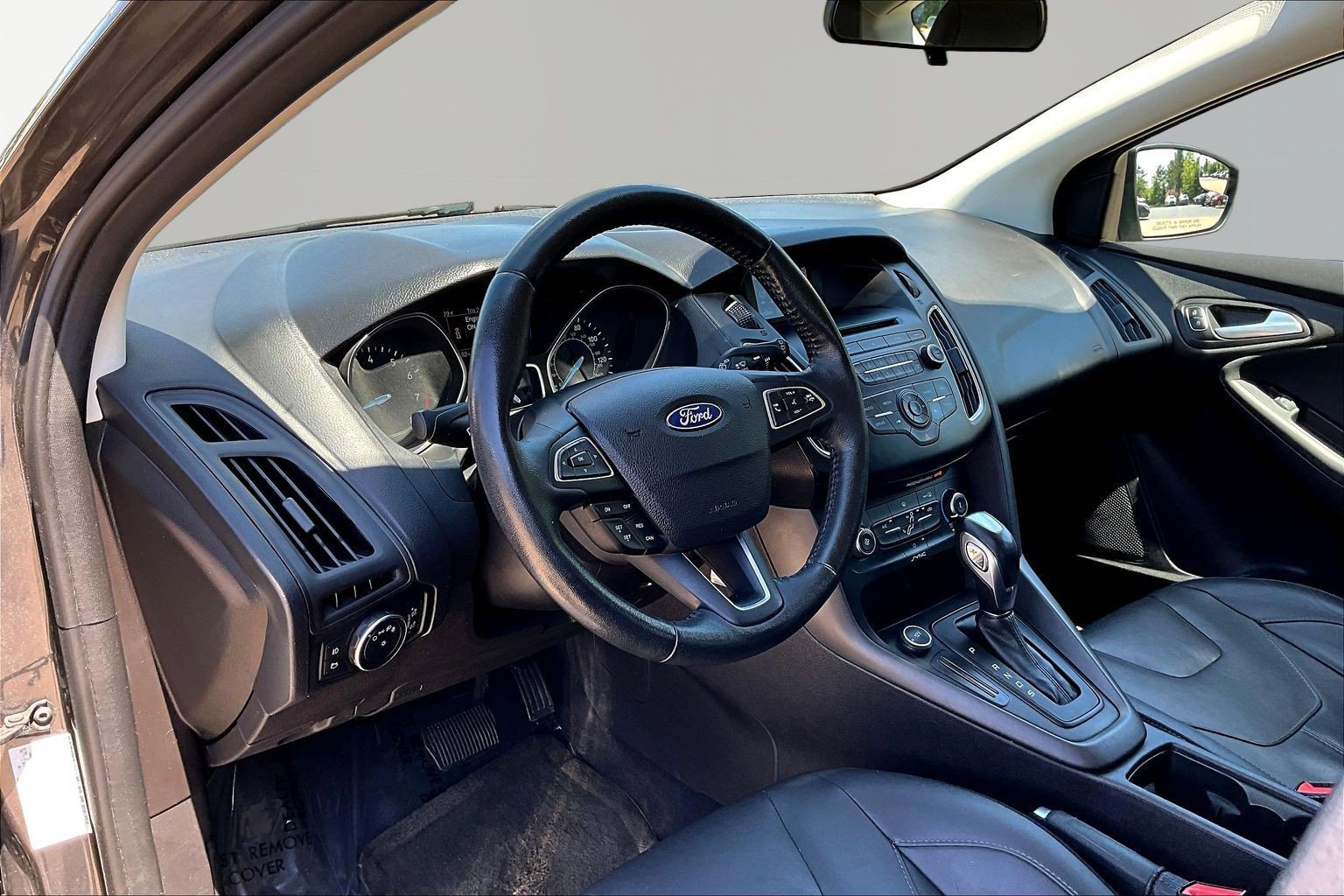 Used 2015 Ford Focus SE w/ Equipment Group 201A FWD image 17