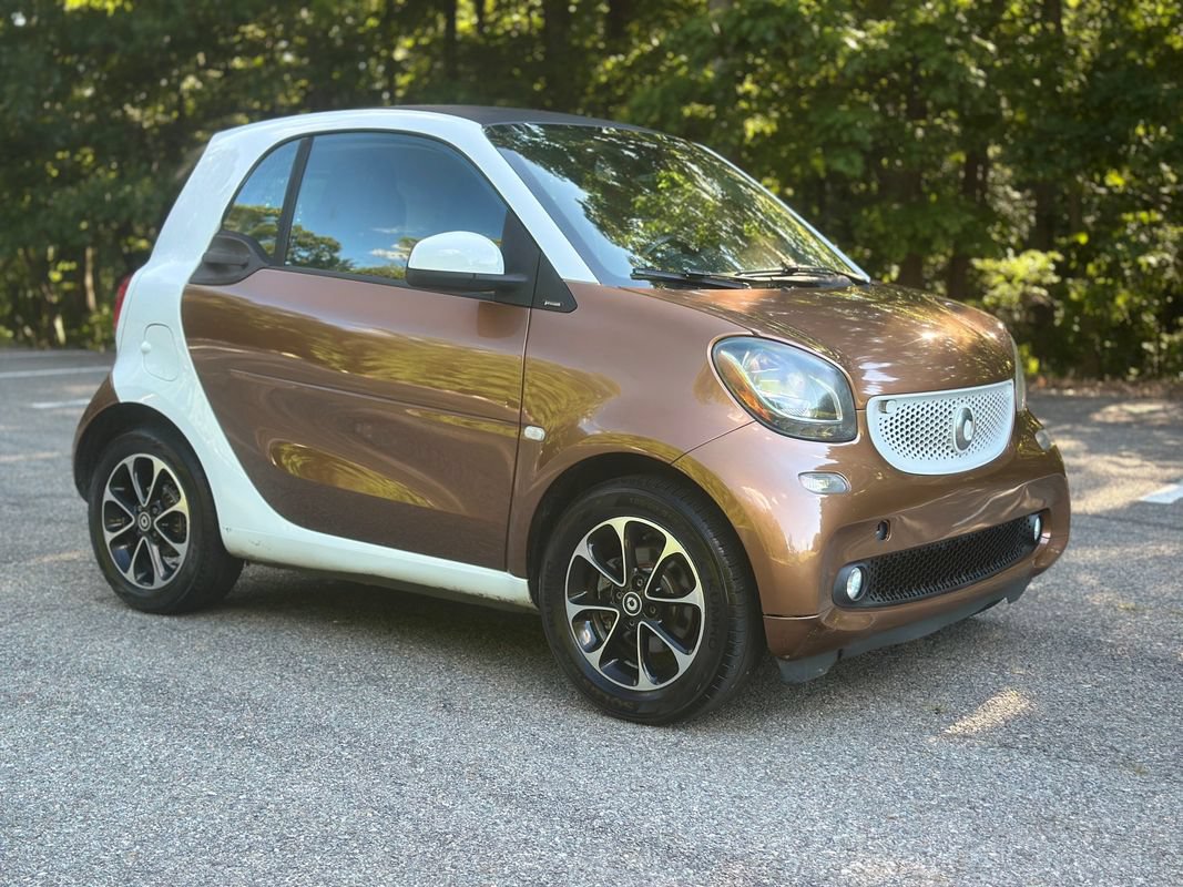 Used 2016 smart fortwo passion RWD image 2