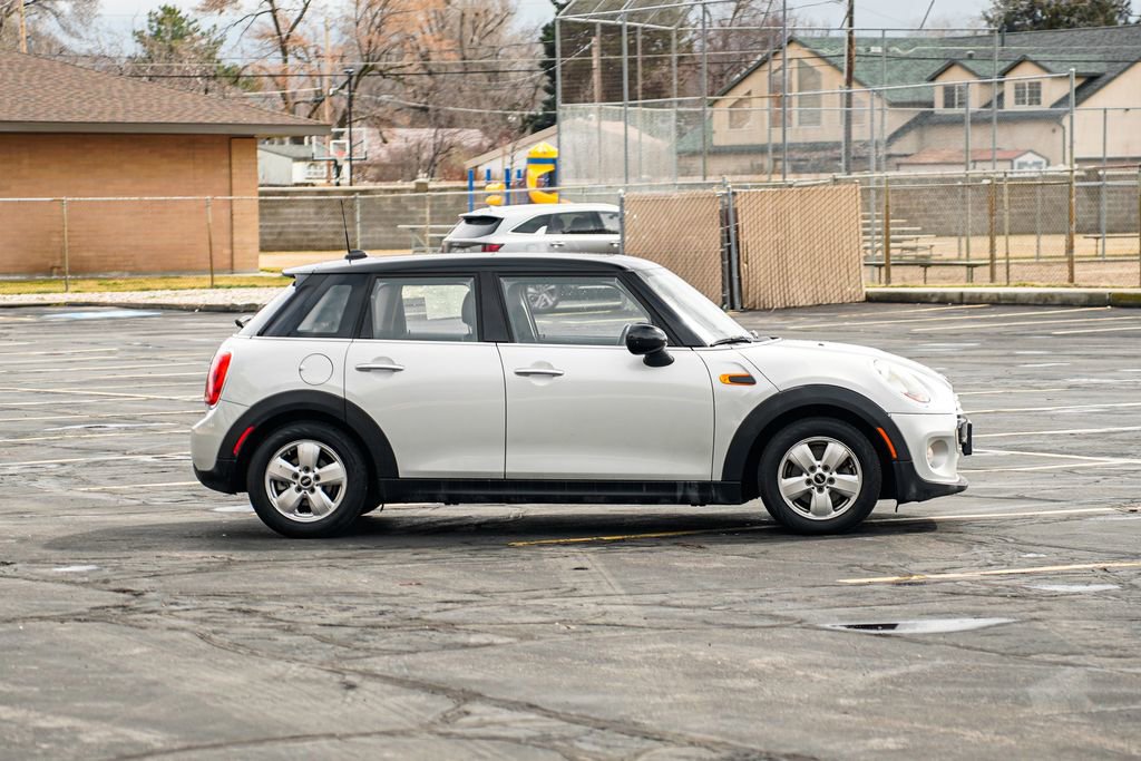 Used 2016 MINI Cooper 4-Door Hardtop image 4
