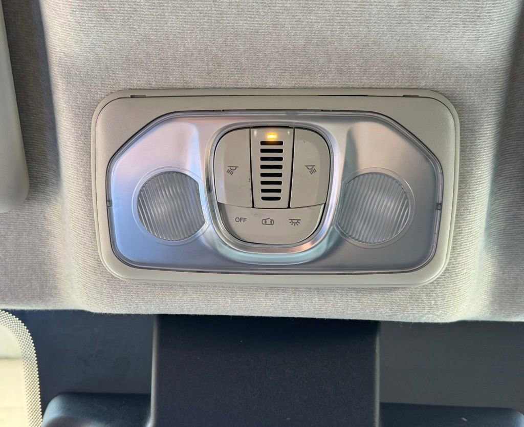 Used 2025 RAM ProMaster 2500 w/ Convenience Group image 19