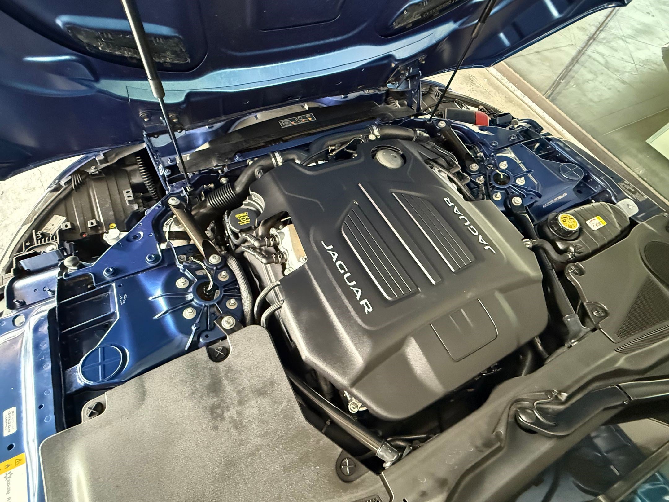 Certified 2023 Jaguar F-TYPE R AWD/4WD image 30