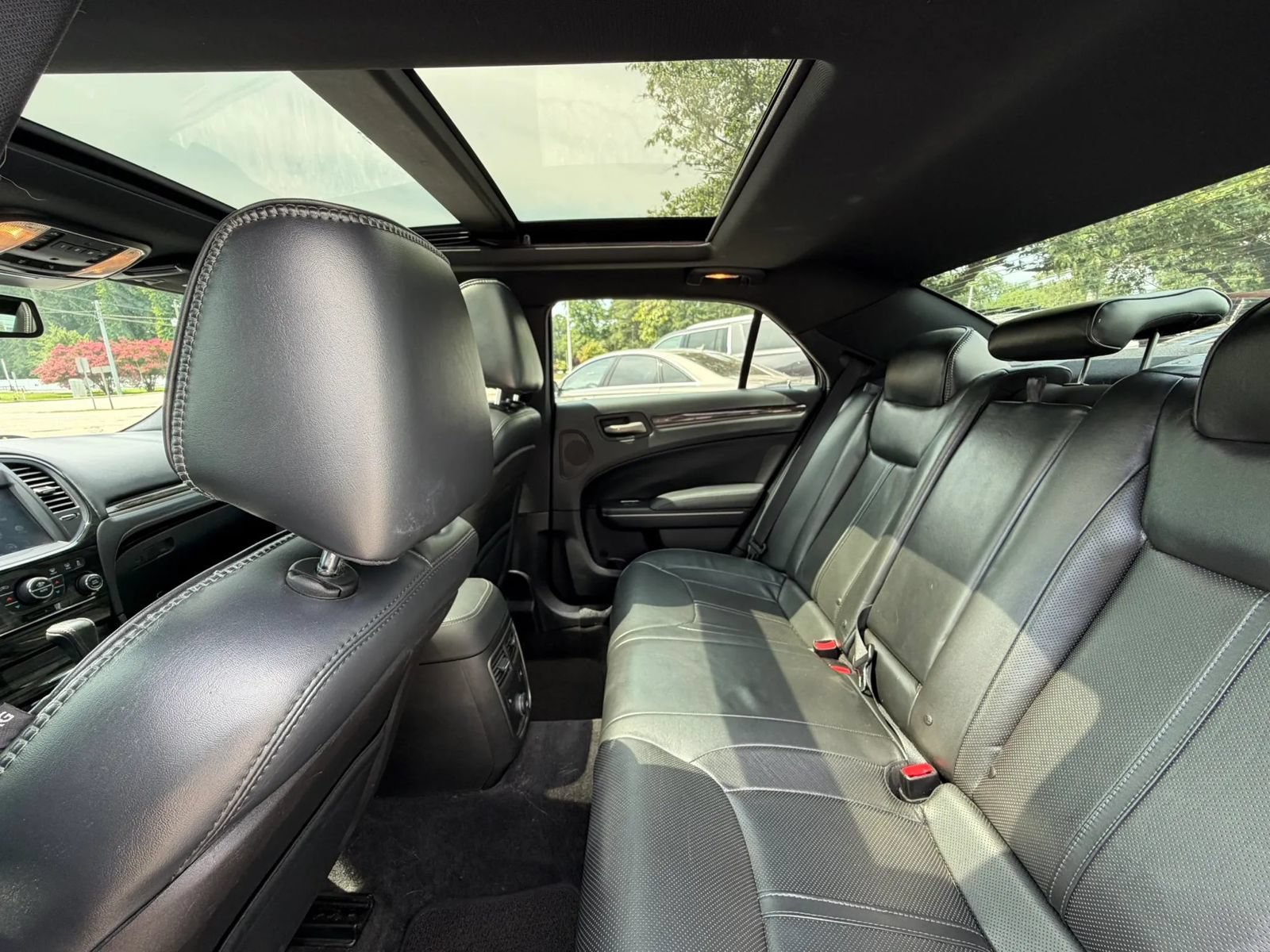 Used 2013 Chrysler 300 C RWD image 28